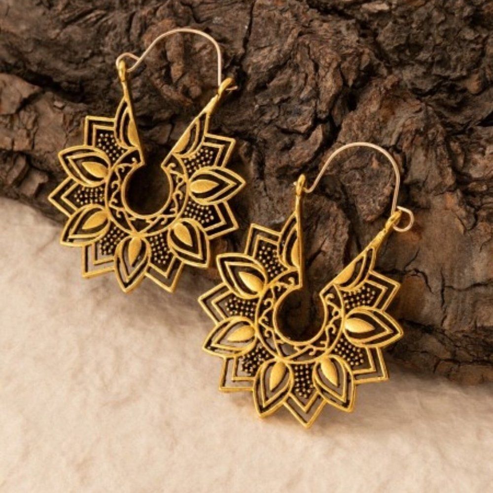 GOLD BOHO FLOWER DROP EARRINGS